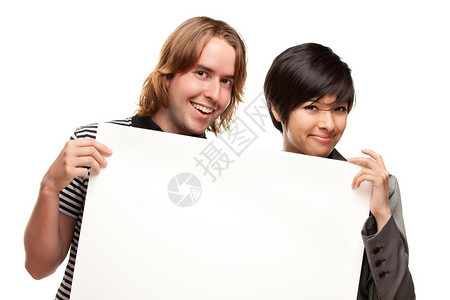 有吸引力的异夫妇持白领带白色标志孤立图片