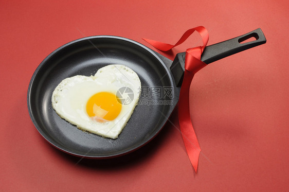 红色主题情人节早餐红底煎图片