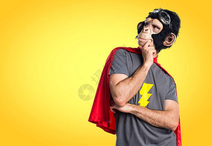 超级英雄猴人思考图片