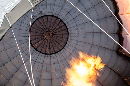 热气球是人类最古老的成功载人飞行技术图片