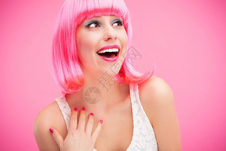 穿粉色头发的美图片