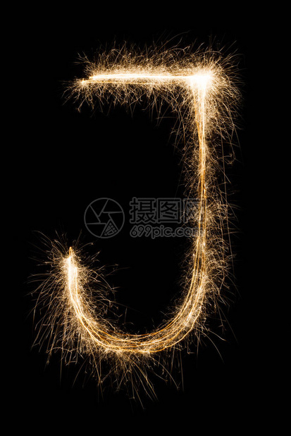 英文大字母J由黑色背景上的燃烧火花制成闪亮的节日烟花字体图片