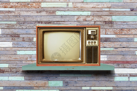 木架子背景上的旧电视图片