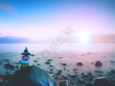 海上圆环石的块平衡概念灵感美丽的地貌图片