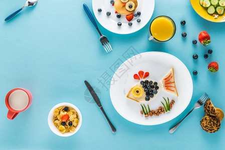 公寓里有创意型儿童早餐盘图片