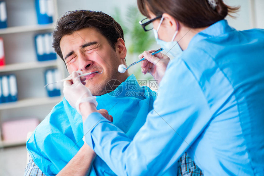 病人在医生看医生高清图片下载-正版图片502555830-摄图网