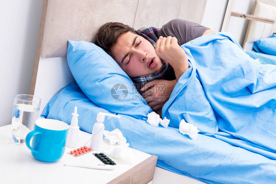 躺在床上的流感病人图片