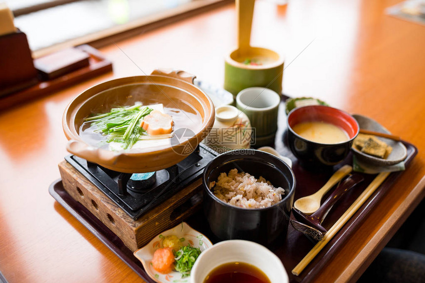 日本料理豆腐特写图片