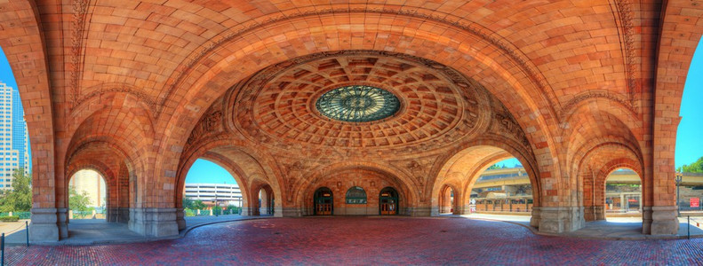 Penn车站是美国宾夕法尼亚州匹兹堡市中心自由大道上的一个具有历史图片