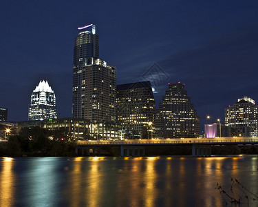 德克萨斯州奥斯汀夜视天际水中图片