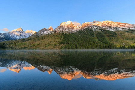 秋天在斯特林湖StringLakeTetons的图片