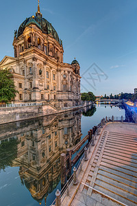 柏林大教堂和施普雷河图片