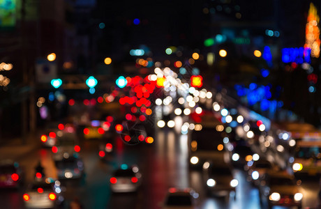 城市公路上晚交通堵塞的模图片