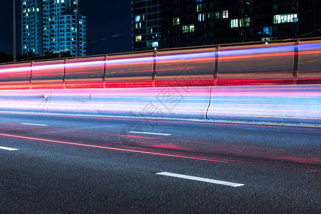 市内交通夜间灯光图片