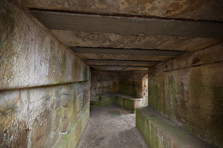 悉尼郊区沿古老地下军事隧道的图片