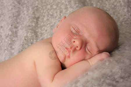 新生婴儿男孩睡图片