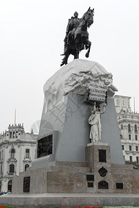 秘鲁利马的圣马丁广场向秘鲁解放者何塞图片
