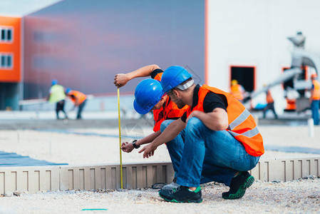 建筑工人在建筑工图片