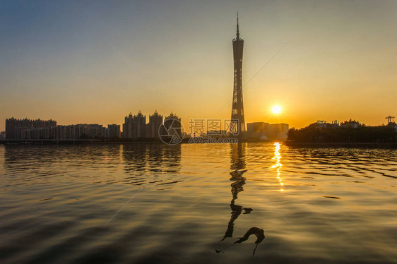 广州市日落时分的城市景观图片