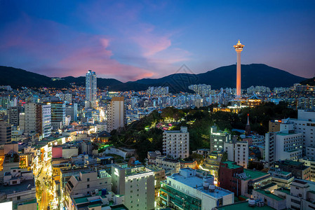 夜幕下在科雷亚与客塔图片