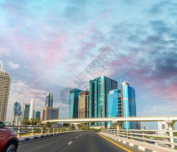 在阿联酋迪拜开车图片