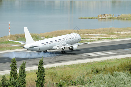 在希腊科孚岛克尔基拉市科尔基拉机场跑图片