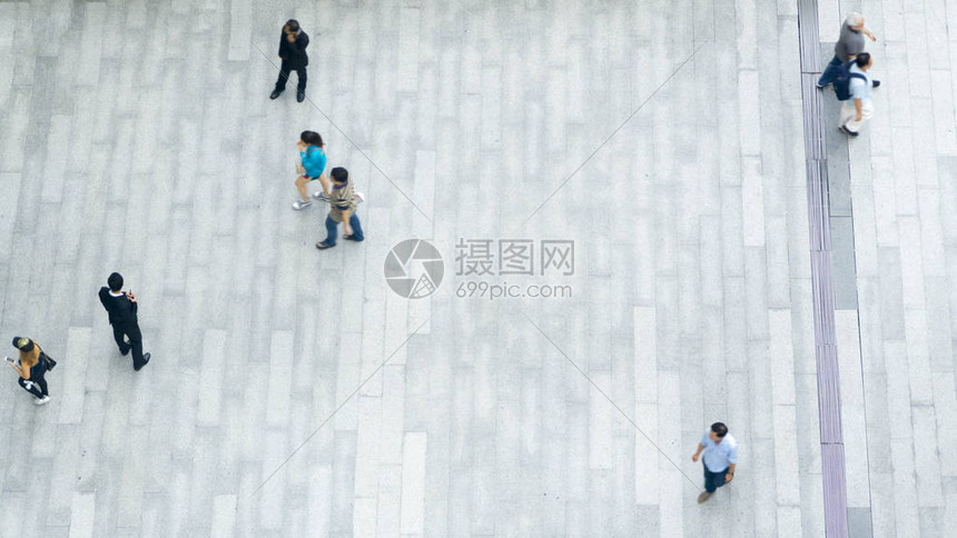 在行人街市上行走的人高清图片下载-正版图片502597103-摄图网