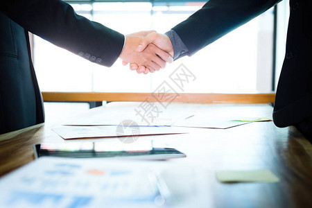业务伙伴会议概念图像商人握手成功的商人在图片