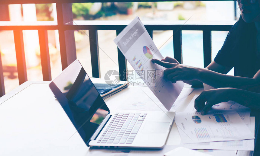 分析主力阵容轮换中的技术细节与教练组的临场调整智慧