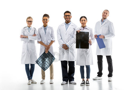 年轻专业医生团队一起站在一起孤立图片