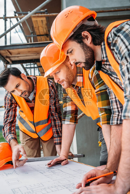 建筑工地建筑计划调查的一组严重建图片