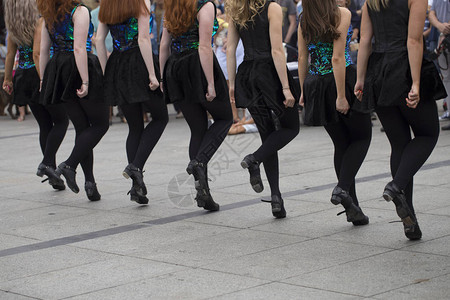 爱尔兰舞者在跳舞图片