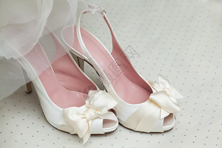 新娘服装和配饰婚鞋图片