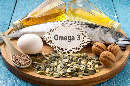 产品圆形木板上的来源脂肪酸Omega3图片