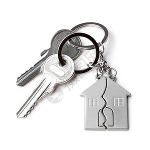 白色背景上的房子钥匙和钥匙串图片
