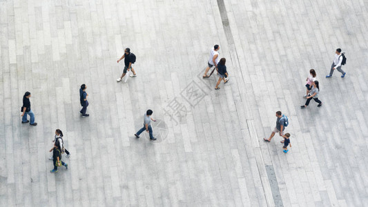 街上的行人图片_街上的行人素材_街上的行人高清图片_摄图网图片下载