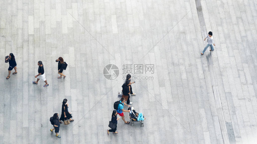 在城市的商街上行人街高清图片下载-正版图片502616142-摄图网