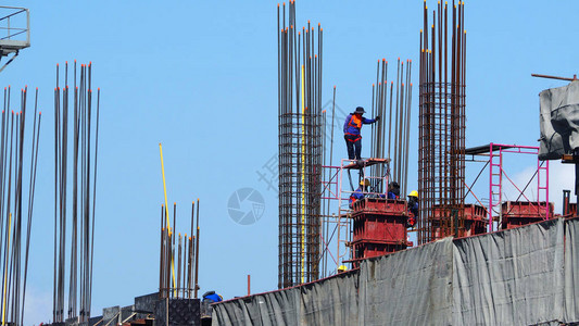 建筑工地和从事高建楼和混凝土钢材图片