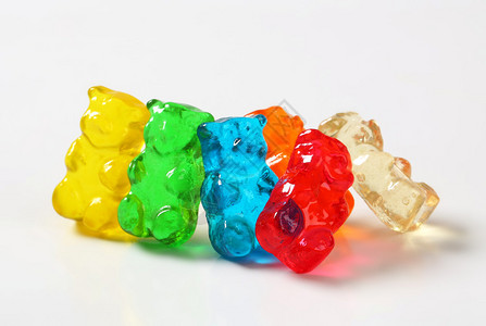 透明的小熊软糖背景图片