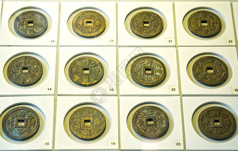 博物馆中各王朝的古硬币今天被保存图片
