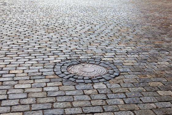 CObblestone路上的旧圆图片