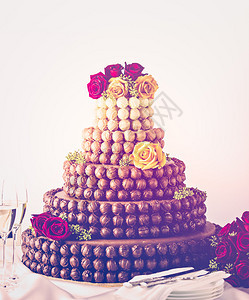 Gourmet分层的婚礼蛋糕作为婚礼图片