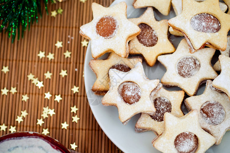 星形饼干和圣诞装饰图片