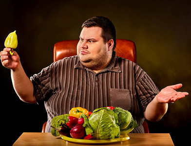 胖子吃健康食品图片