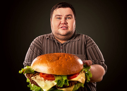 胖子做了很棒的芝士汉堡图片