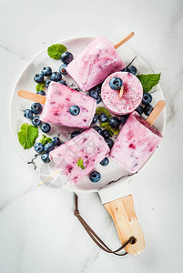 夏季甜点和甜点素食冷冻饮料图片