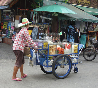 泰国曼谷街头销售的泰国水果小图片