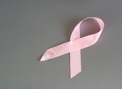 粉色丝带以提高人们对乳腺癌的认识图片
