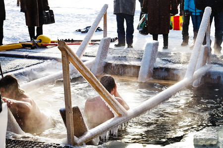 东正教圣节传统冰游泳活动ACONF1图片