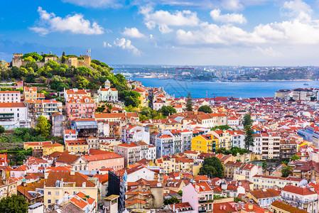 里斯本葡萄牙与圣豪尔赫城堡和塔图片